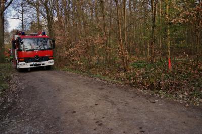 Waiblingen-Hegnach: Hund vefolgt Fuchs durch Bachrohr und bleibt stecken - Einsatz fuer die Feuerwehr